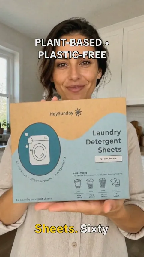 Frame from a Retiplex ad for laundry detergent sheets, filmed in a kitchen